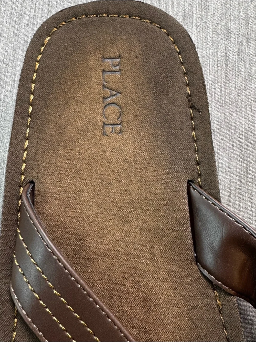 NWT The Childrens Place Boys Brown Faux Leather Slip On Flip Flops Size 5-6 New!